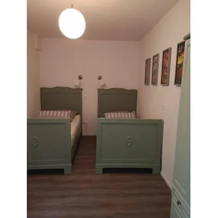 At The Linden Tree *