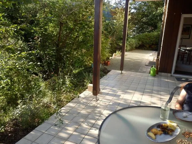 At The Linden Tree * Dernbach (Sudliche Weinstrasse)